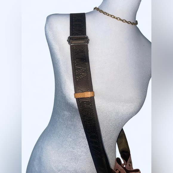 Pink leather drawstring bucket bag with gold hardware by WHY HarnessGlobal - Picture 7 of 8